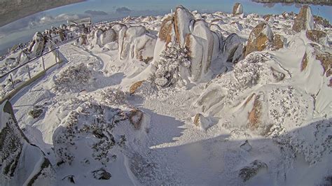 Snow blankets Hobart's kunanyi/Mt Wellington