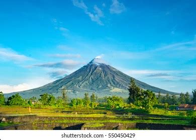 1,558 Mayon Volcano Images, Stock Photos, and Vectors | Shutterstock