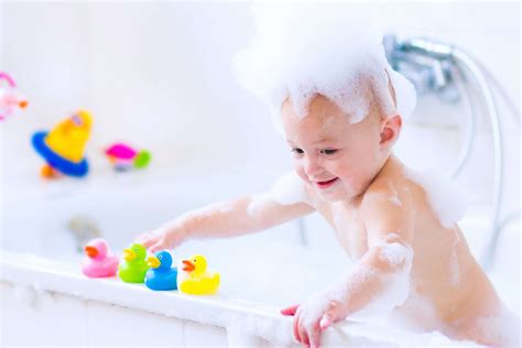 How To Bathe Baby By Yourself / How Often Should You Bathe Your Baby ...