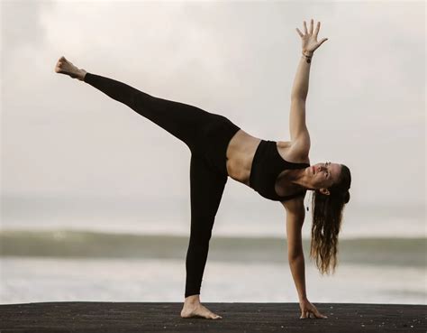 Ardha Chandrasana - Health Benefits, How to do?