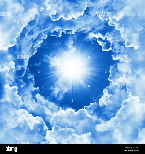 Cloudy sky background hi-res stock photography and images - Alamy