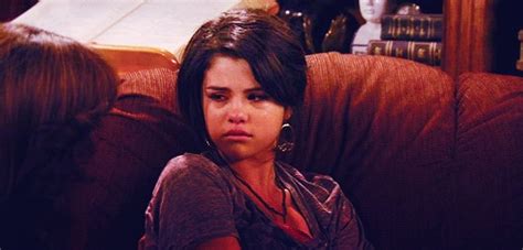 post a picture of selena crying - Selena Gomez Answers - Fanpop