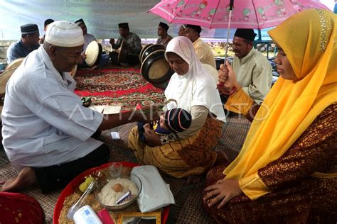 TRADISI RAPAI TURUN ANAK DI ACEH | ANTARA Foto