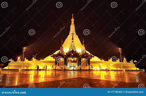 Beautiful Shwedagon Pagoda at Night Stock Photo - Image of scenery ...