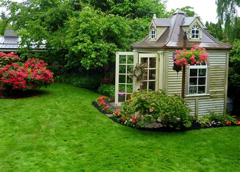 Small Garden House - ludetz.com