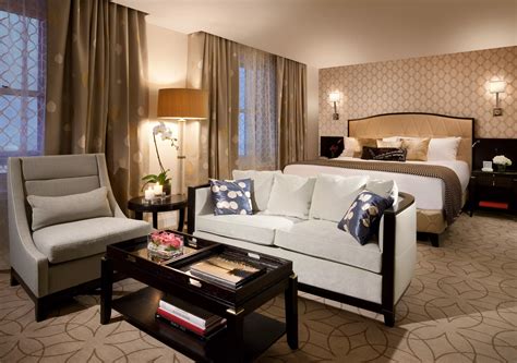 Hotel Georgia Luxury Rooms | Deluxe King Room | Rosewood Hotels