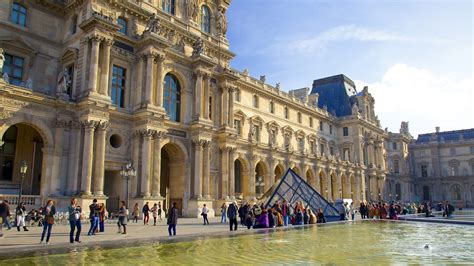 Louvre Museum in Paris, | Expedia.ca