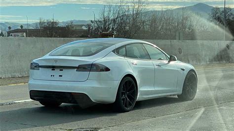 Revised Tesla Model S Plaid Spotted In Traffic | KIVIAC