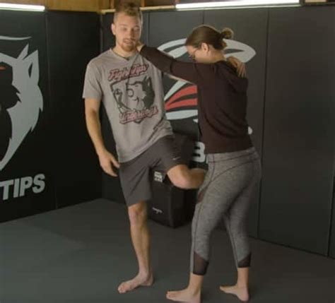 Defense against a groin kick everyone must know - MMA Underground