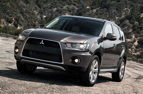 2010 Mitsubishi Outlander GT | Owner Manual PDF