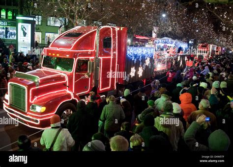 Six red trucks of Coca-Cola arrive in Berlin, Germany, 20 December 2009 ...