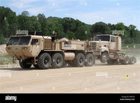 Us army wrecker hi-res stock photography and images - Alamy