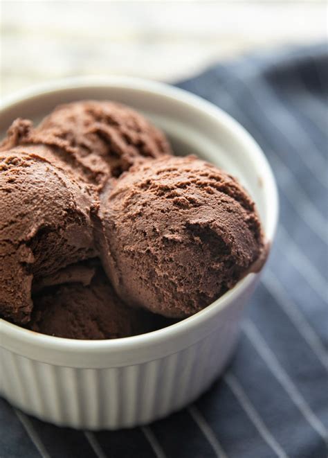 Homemade Chocolate Ice Cream - Lauren's Latest