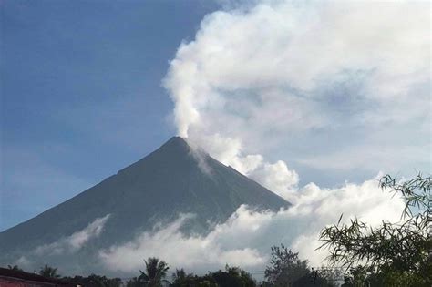 Registered 1 volcanic quake, 177 rockfall occurrences in Mayon Volcano ...