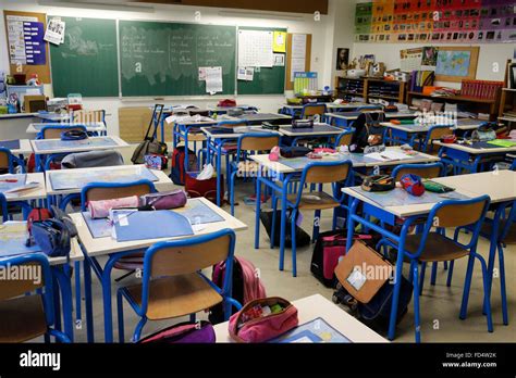 Primary school classroom Stock Photo - Alamy