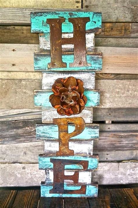 20 Amazing Rustic Wood Pallet Sign Tutorials