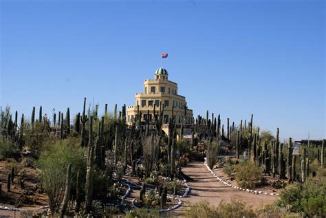 Phoenix Daily Photo: Tovrea Castle at Carraro Heights