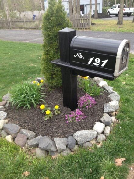 25 Mailbox Landscaping Ideas for the Best Curb Appeal