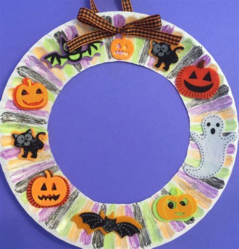 Easy Halloween Paper Plate Wreath Craft - Glitter On A Dime