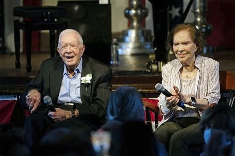 Former first lady Rosalynn Carter enters hospice care at home, family says