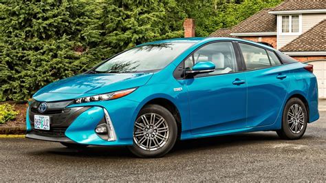 Video Review: Doing the Math on Toyota’s Prius Prime Hybrid - The New ...