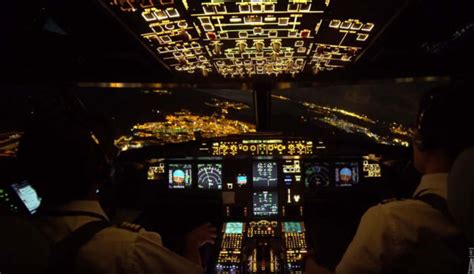 Night Landing - Cockpit view | WordlessTech