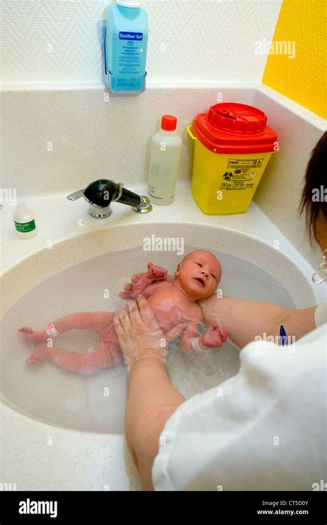 NEWBORN BABY TAKING A BATH Stock Photo - Alamy