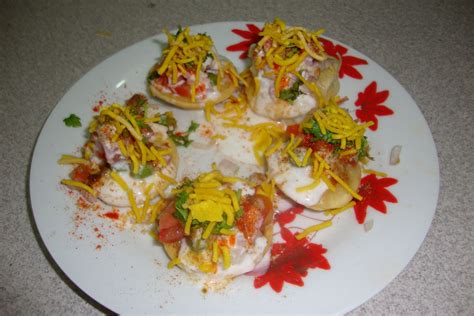 DELICIOUS AND SPICY...UTTARAKARNATAKA FOODS: SEV PURI AND DAHI SEV PURI