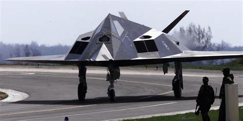 Air Force F-117 Nighthawk stealth aircraft flying in Nevada Area 51 ...