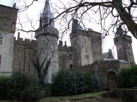 Cardiff Castle & Bute Park | Parks and Gardens (en)