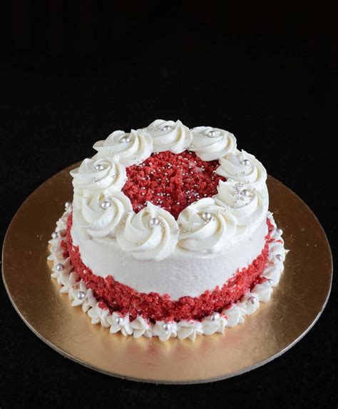 10 Amazing Red Velvet Cake Decorating Ideas 2024