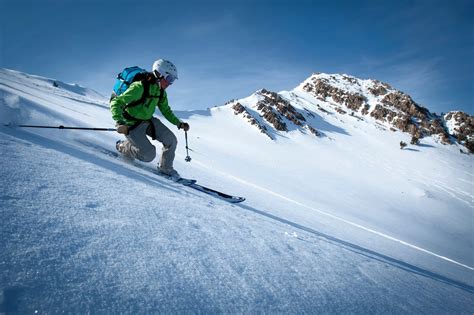 Telemark Skiing: A Unique and Graceful Style | TouristSecrets