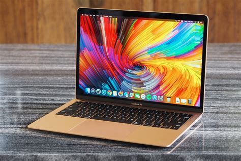 「新MacBook Airのフロントカメラがぼやける」との一部ユーザー報告。ソフトウェアアップデートで解決？ - Engadget 日本版