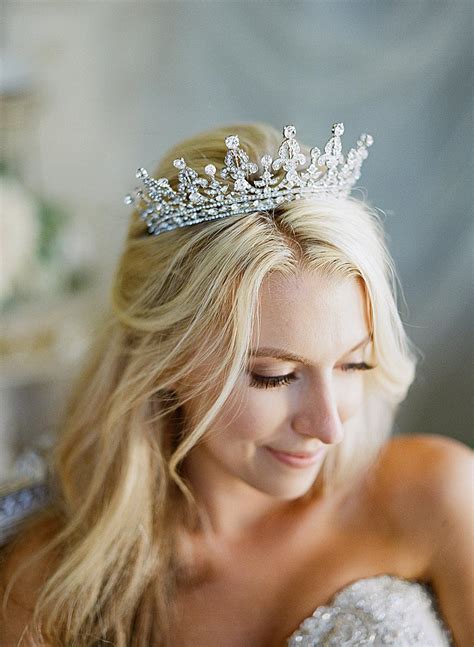 20 bridal crowns & tiaras that are SO unique (& absolutely stunning!)