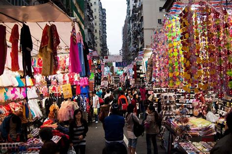 Ladies Street : Hong Kong Shopping Street | Travelvui