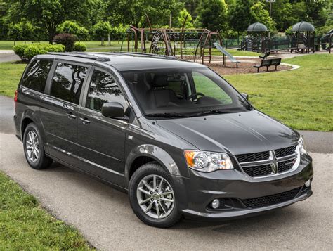 Five 8-Passenger Minivans To Pile Into In 2014 | VehicleMix.com