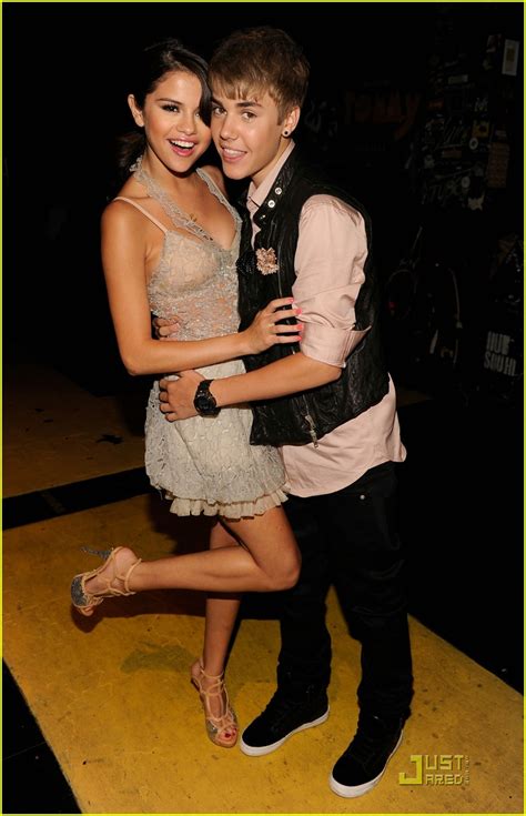 Selena Gomez & Justin Bieber: Teen Choice Awards Kiss!: Photo 2567997 ...