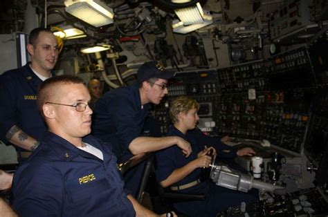 27 Incredible Photos Of Life On A US Navy Submarine - Americas Military ...