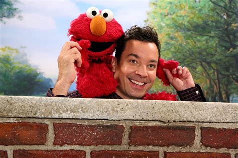 Jimmy Fallon and Sesame Street Characters Photobomb Families on The ...