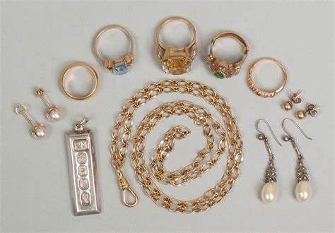 Group of Various Vintage Gold Jewelry | Cottone Auctions