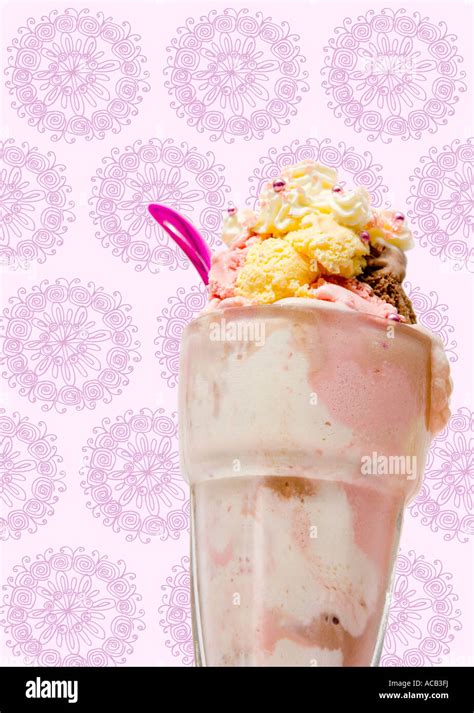 Ice cream sundae Stock Photo - Alamy