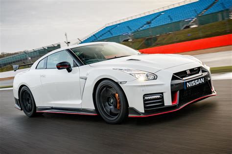 New Nissan GT-R NISMO 2017 review | Auto Express