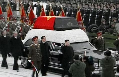 Kim Jong-il funeral: Son Kim Jong-un leads mourners as thousands line ...