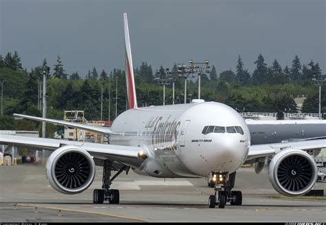 Boeing 777-300/ER - Emirates | Aviation Photo #5071383 | Airliners.net