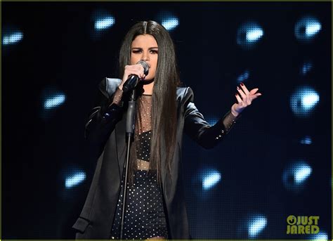 Selena Gomez's AMAs 2015 'Same Old Love' Performance Video - Watch Now ...