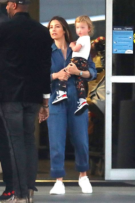 Jessica Biel & Son Phineas At Airport With Justin Timberlake: Photos ...