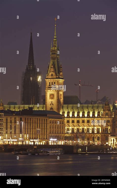 Hamburg - City Hall by night Stock Photo - Alamy