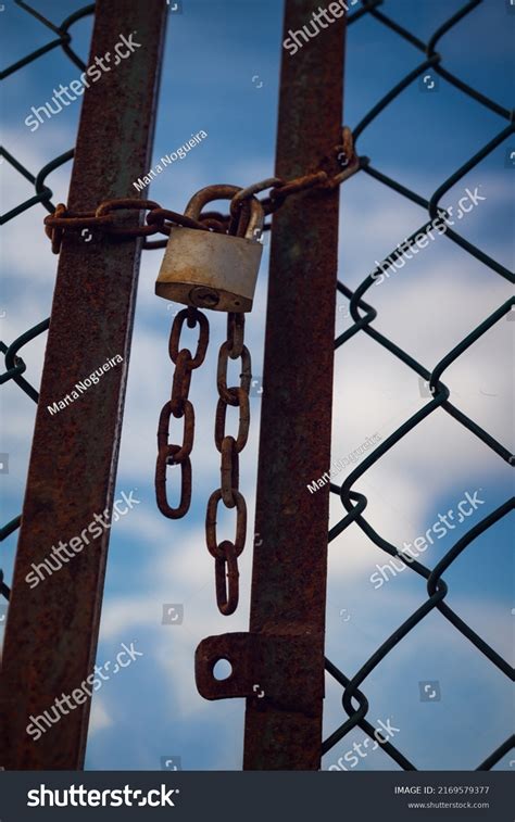 Closeup Locked Rusty Old Gate Tethered Stock Photo 2169579377 ...