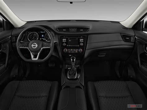 2017 Nissan Rogue Interior | U.S. News & World Report