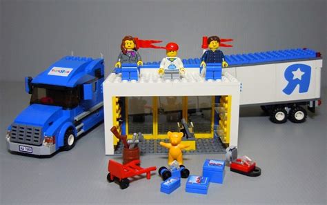 oneTWOBRICK.com: set database: LEGO 7848 Toys R Us truck